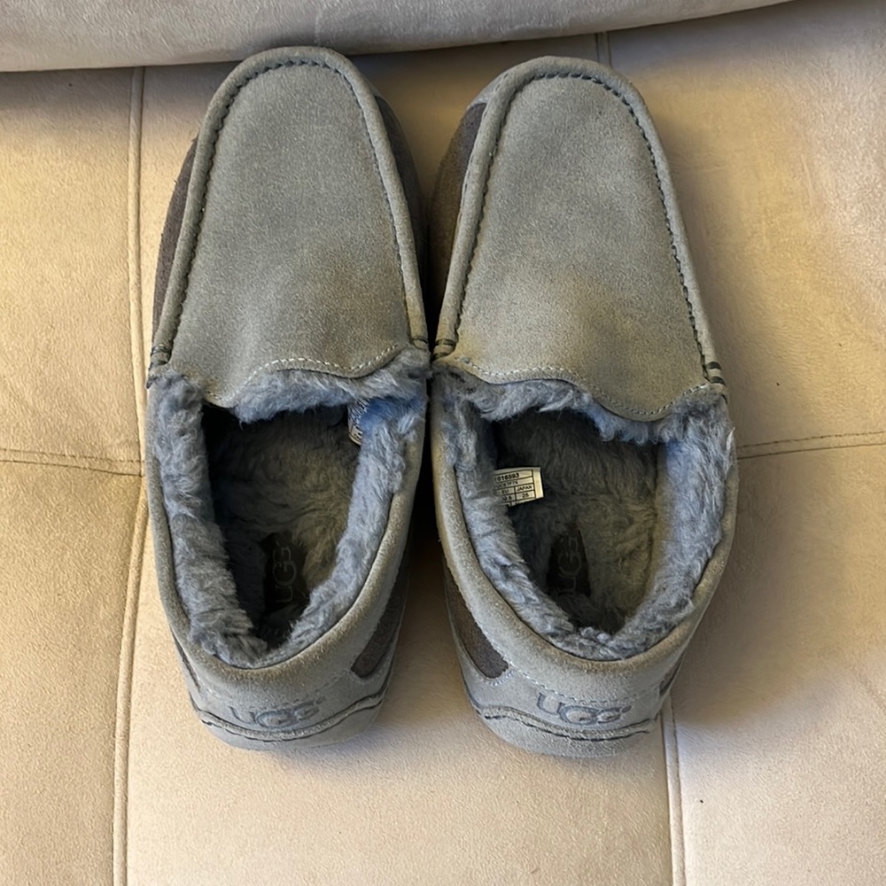 Used UGG mens slipper